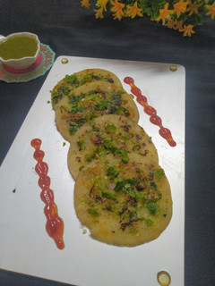 हरी सब्जियों का उत्तपम(hari sabjiyon ka uttapam recepie in hindi) रेसिपी मुख्य फोटो