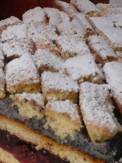 Piskóta meggyes és mákos krémmel!....gluténmentesen recept fotója