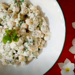 A picture of Desi dahi chole.