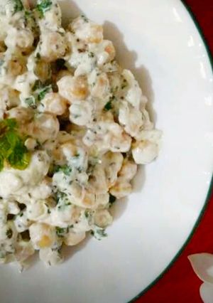 A picture of Desi dahi chole.
