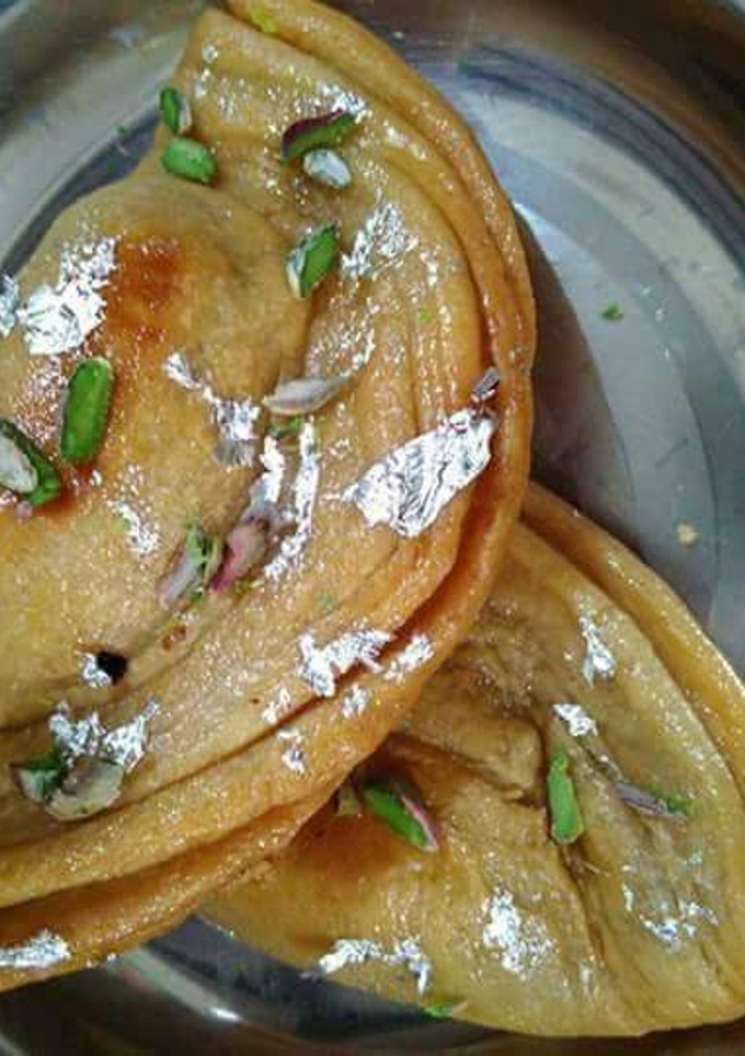 A picture of Layered Gujhiya puff.