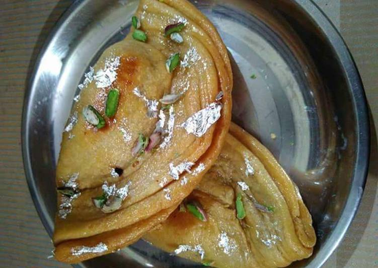 Layered Gujhiya puff