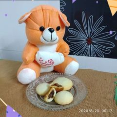 A picture of Gulkand stuffed cookies.