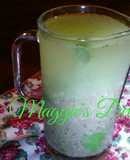 Agua fresca de kiwi, piña con chía