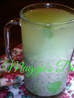 Una foto de Agua fresca de kiwi, piña con chía