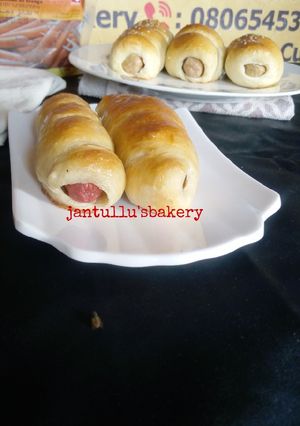 A picture of Soft and fluffy hot dog buns.