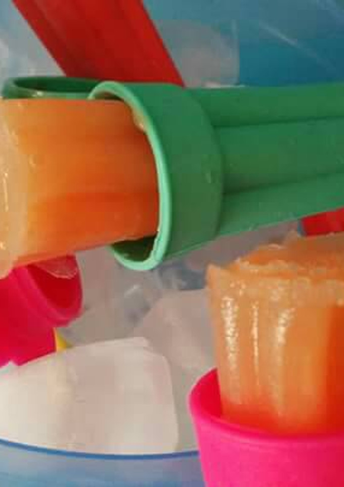 Una foto de Calippos de zumo integral de naranja y zanahoria (con y sin Tmx)