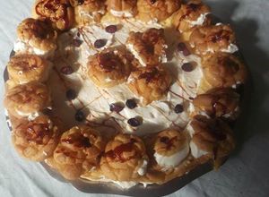 Foto principal de Tarta de Saint Honore o de profiteroles