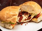 Una foto de chorizo con quesillo