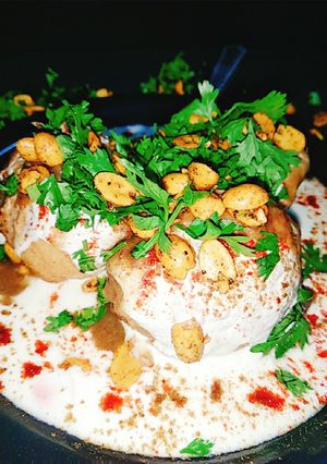 દહીં વડા (Dahi Vada Recipe In Gujarati) રેસીપી મુખ્ય ફોટો