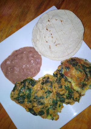 Una foto de Tortitas de huevo con acelgas, avena y queso 😯