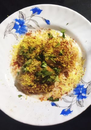 A picture of Dahi Vada.