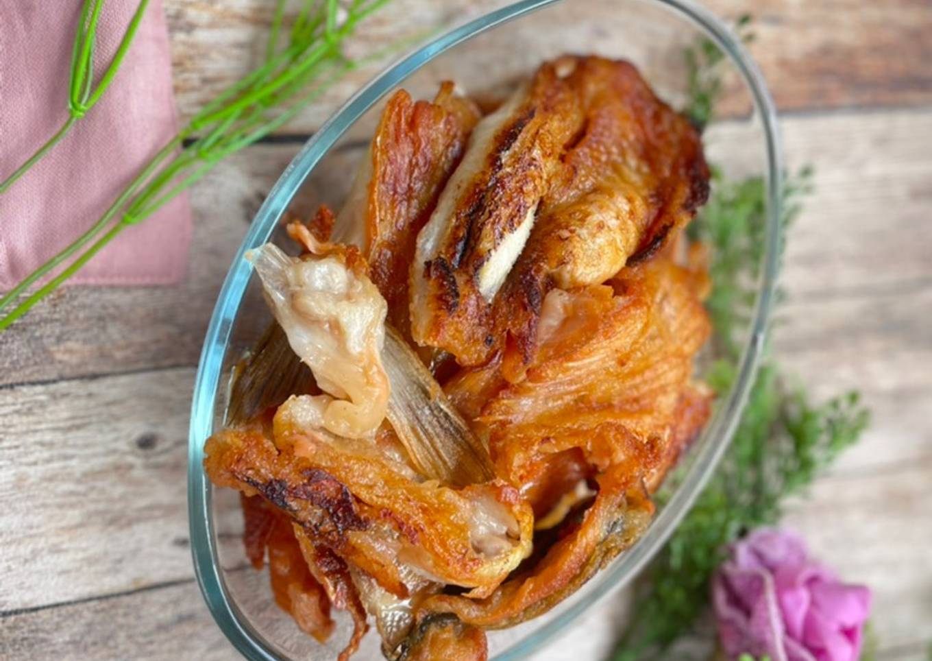 Bagaimana Menyiapkan Crispy salmon skin & bone, Enak