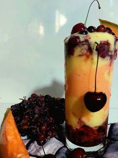 عکسی از دستور اسموتی خنک با میوه های تابستانی