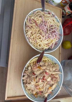 Une photo de Pâtes à la crème et bacon / Pâtes à la crème et poulet