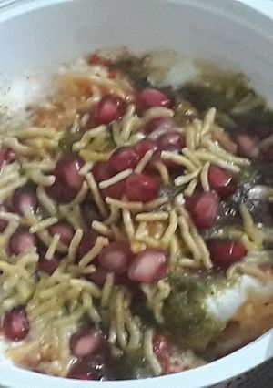 A picture of Dahi vada.