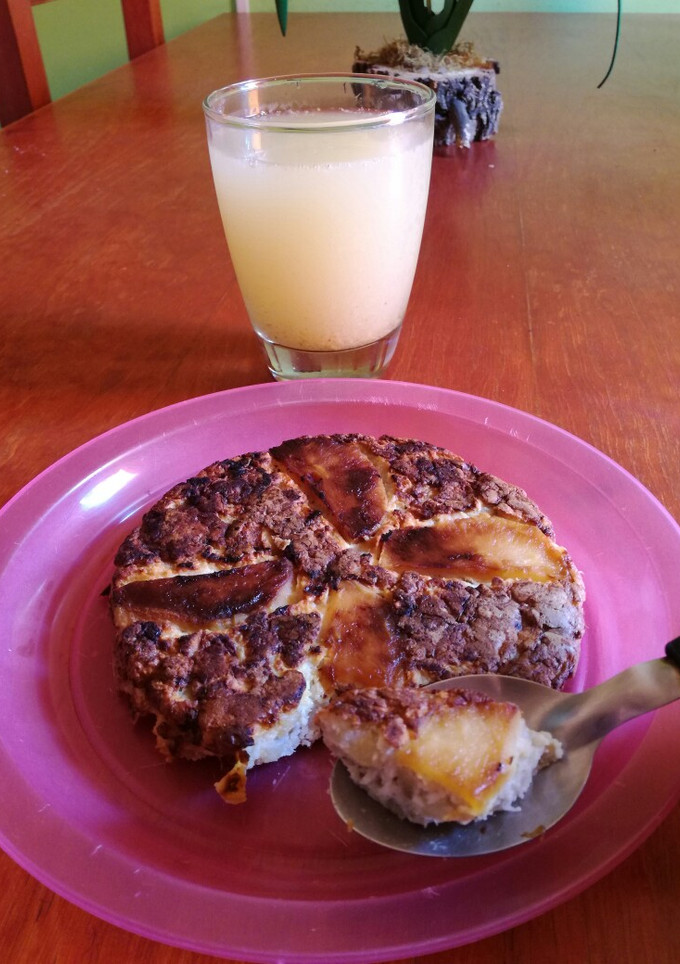 Una foto de Torta de manzana y coco, súper expréss. En sartén