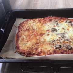 Una foto de Pizza básica facilita y con pocos ingredientes