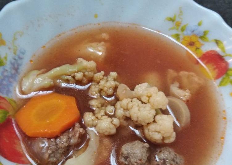 Sop merah menu alergi ayam dan telur