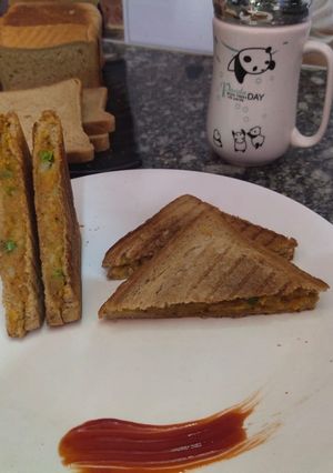 A picture of Grilled potato sandwich.