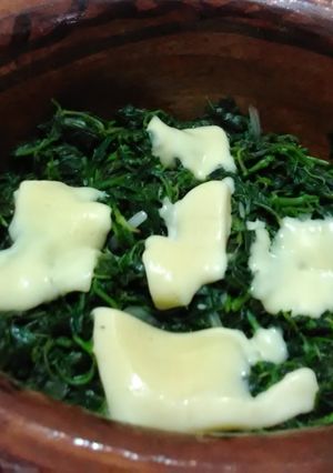 Una foto de Quelites  o quintoniles al gratín 🥗