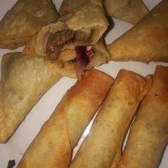 A picture of Semolina spring roll and samosa wrap. 👍🤩.