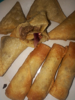 A picture of Semolina spring roll and samosa wrap. 👍🤩.