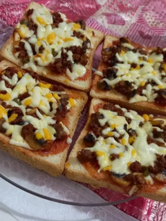 عکسی از دستور پیتزا با نون تست 😋🍕