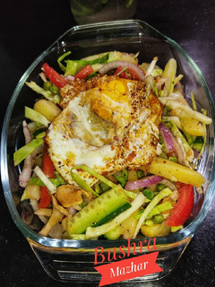 A picture of Crispy Egg Fresh Salad 🥗🥗😋😋.