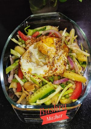 A picture of Crispy Egg Fresh Salad 🥗🥗😋😋.