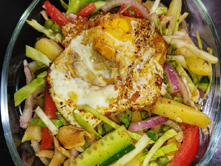 Easy Steps to Make Recipe Crispy Egg Fresh Salad 🥗🥗😋😋 that is Really Delicious, Appealing}