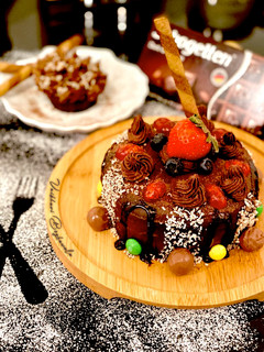 ચોકલેટ કેક (Decadent Wheat Chocolate Cake recipe in gujarati) રેસીપી મુખ્ય ફોટો
