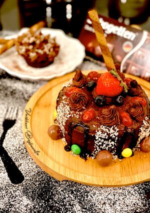 ચોકલેટ કેક (Decadent Wheat Chocolate Cake recipe in gujarati) રેસીપી મુખ્ય ફોટો