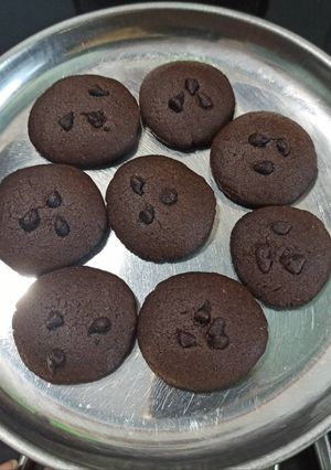 A picture of Wheat chochlate cookies.