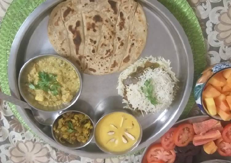 Biryani,PBM,Fry Gobhi,Aamras with laccha Parathha