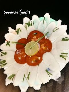 मूली टोमेटो वाच स्टाइल सलाद (Radish tomato watch style salad recipe in hindi) रेसिपी मुख्य फोटो