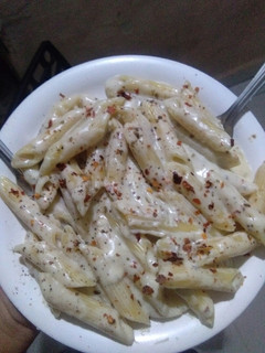 व्हाइट सॉस पास्ता (white sauce pasta recipe in Hindi) रेसिपी मुख्य फोटो