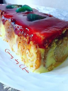 Una foto de Pudin de galletas con fresas y flan instantáneo de vainilla