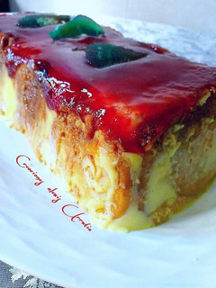 Una foto de Pudin de galletas con fresas y flan instantáneo de vainilla