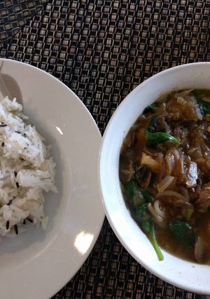 A picture of Korean spicy beef soup.