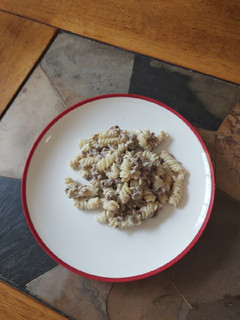 Una foto de Pasta con salsa bechamel y carne g104