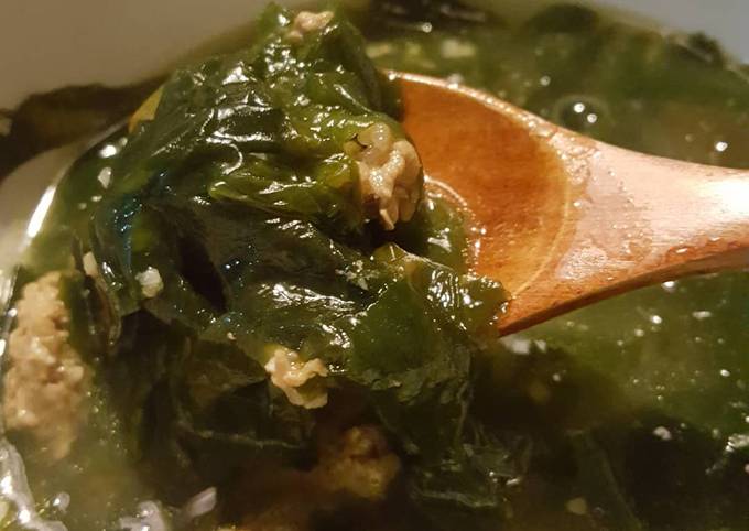 Cara Gampang Menyajikan Sup rumput laut korea (sup ulang tahun) yang Bisa Manjain Lidah