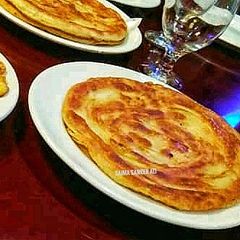 A picture of Khasta karara paratha.