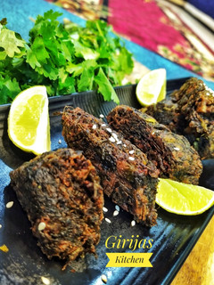 कोथिंबीर वडी (kothimbir vadi recipe in marathi) रेसिपी चे मुख्य फोटो