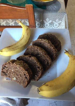 Una foto de Budín de cacao amargo, banana y nuez