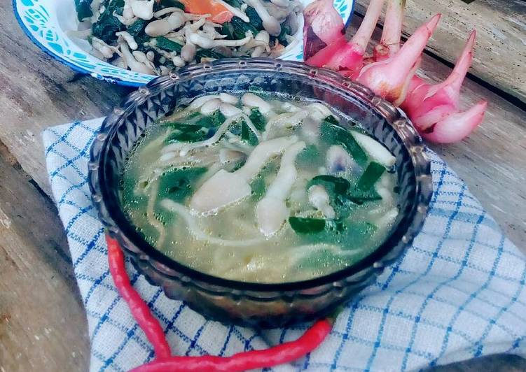 Langkah Mudah untuk Menyiapkan Sup Jamur merang &amp; katuk (sup buat balita), Bisa Manjain Lidah