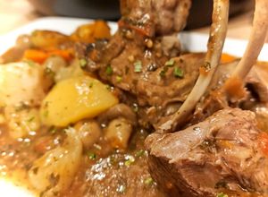 Une photo de Côtes de chevreuil au vin blanc en cocotte au Cook Expert