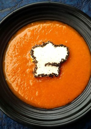 A picture of Paneer in makhni gravy.
