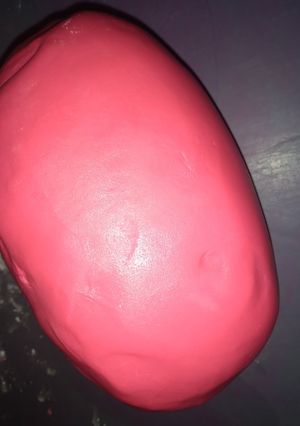 A picture of Achieving hot pink gumpaste.
