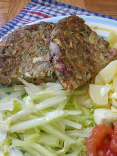 Una foto de Tortilla de alcachofa y jamón